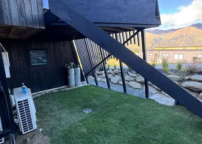 Architectural Lake-view Home, Blue Velvet * Wanaka