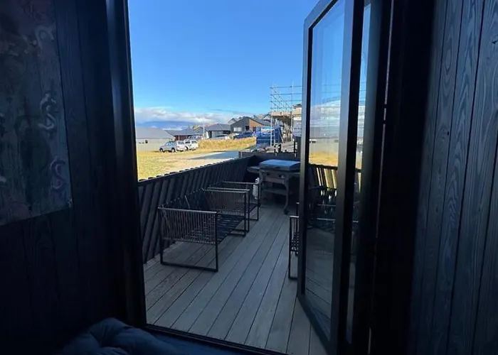 Vakantiehuis Architectural Lake-view Home, Blue Velvet Wanaka