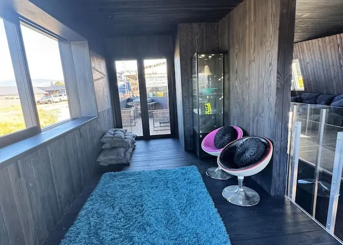 Vakantiehuis Architectural Lake-view Home, Blue Velvet Wanaka
